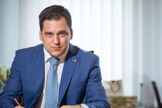 Jak může být europoslancem? Zdechovský hlásá lživou propagandu, říká bahrajnská aktivistka - Novinky
